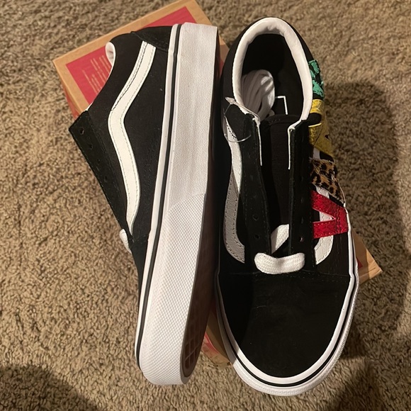 Vans - Picture 3 of 4